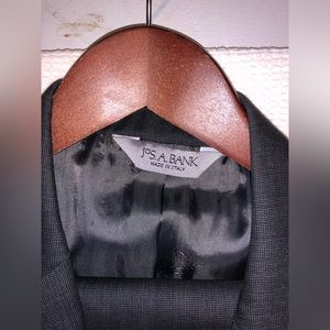 Jos A Bank, men’s suit, 43regular, matching suit pants are 37” waste.